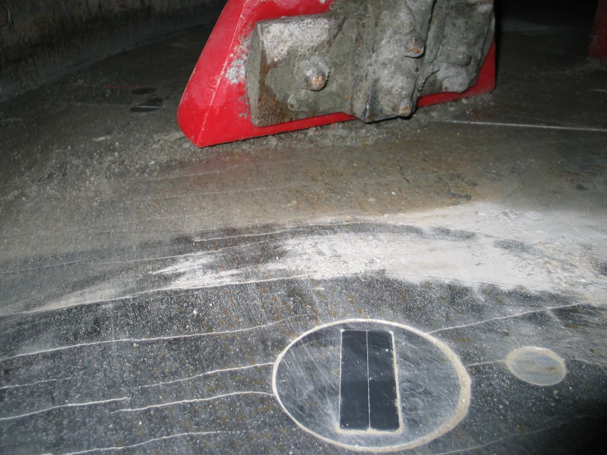 Mixing stage moisture measurement