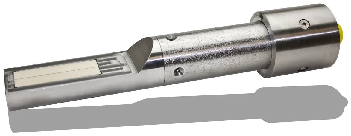 Full body — rod probe with the sensor head at the material end and the connector at the wall end